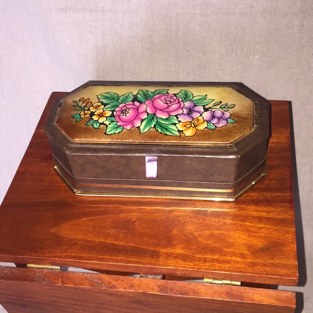 Vintage gorgeous trinket box